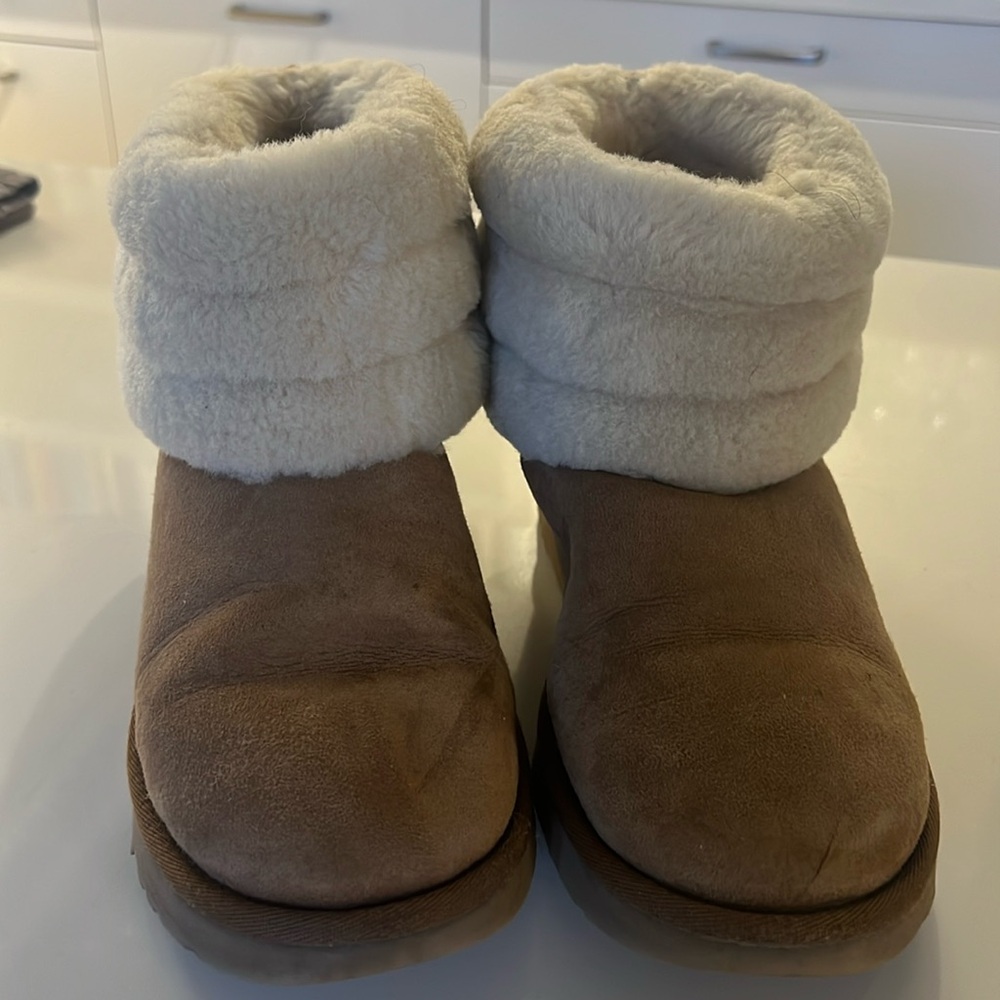 Ugg women’s boots- fur on the outside